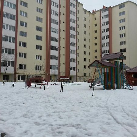 Apartment On Demyanchuka 1A รีฟเน ภายนอก รูปภาพ