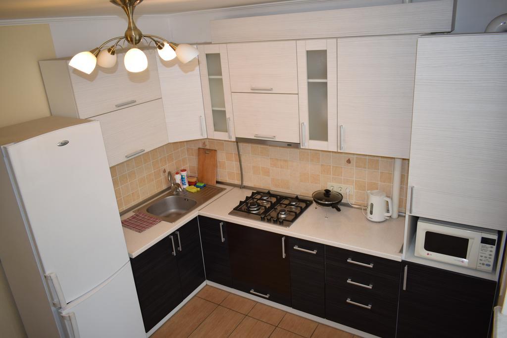 Apartment On Demyanchuka 1A รีฟเน ภายนอก รูปภาพ