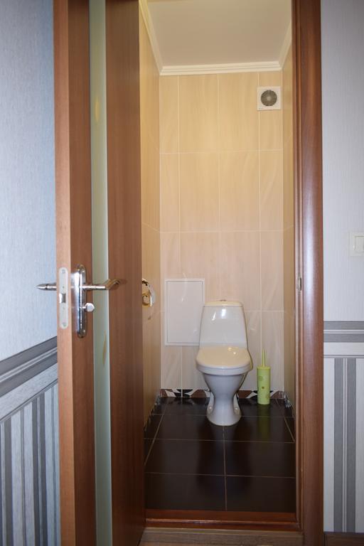 Apartment On Demyanchuka 1A รีฟเน ภายนอก รูปภาพ