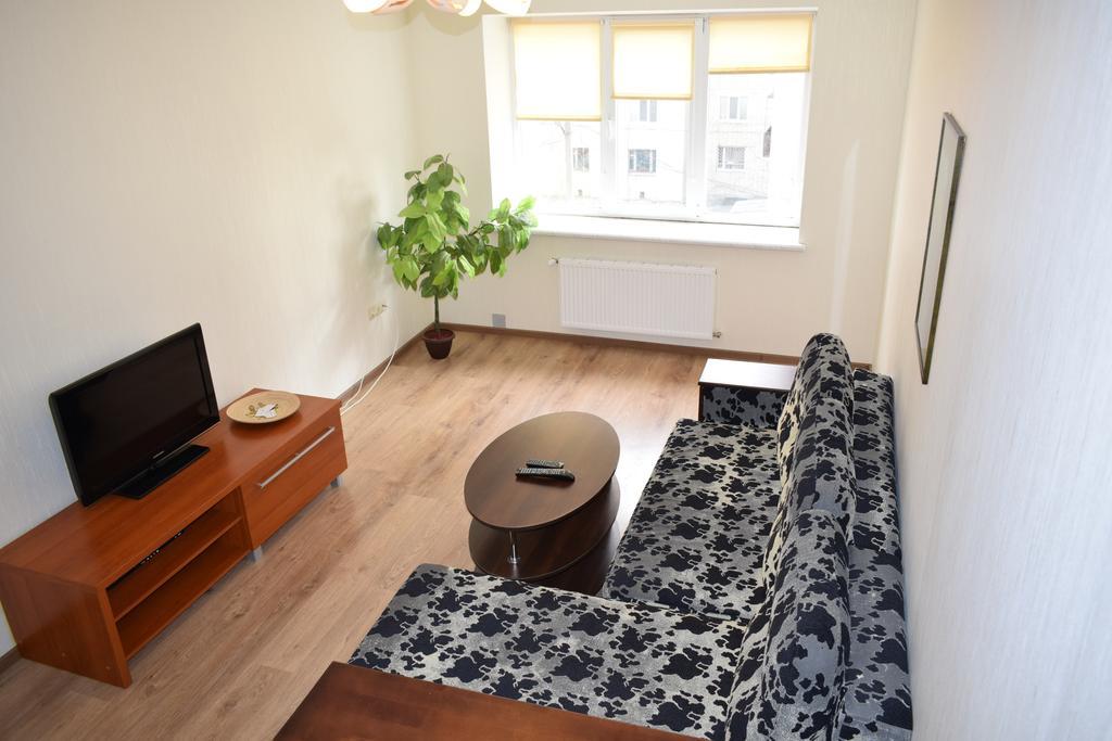 Apartment On Demyanchuka 1A รีฟเน ภายนอก รูปภาพ