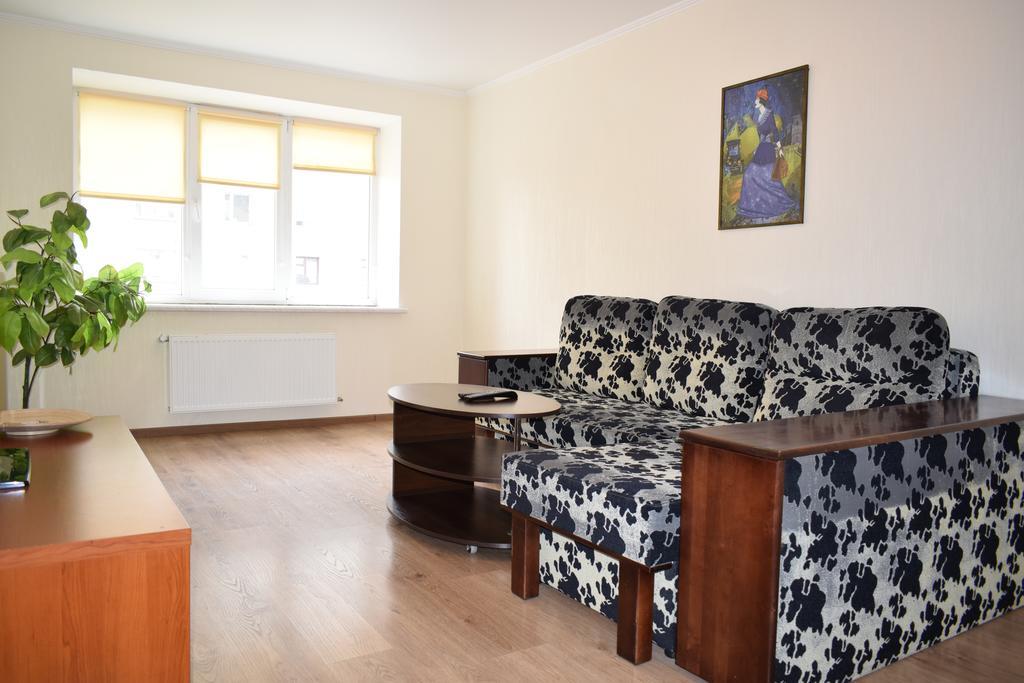 Apartment On Demyanchuka 1A รีฟเน ภายนอก รูปภาพ